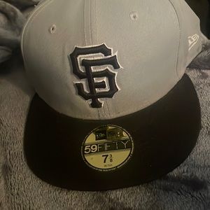 Men’s fitted new era 7 3/8 hat like new
